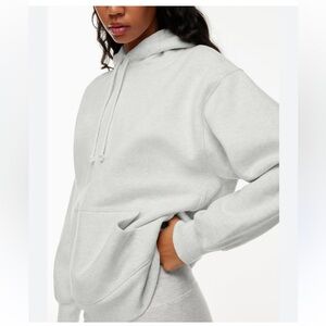 Aritzia – TNA – Light Gray Cozy boyfriend hoodie size small